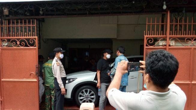 Ledakan di rumah orang tua Veronica Koman pada Minggu (7/11) 2021) masih dalam penyelidikan polisi. (Sindonews)