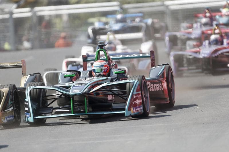 Pemprov DKI dikabarkan sampai utang ke bank demi mendapatkan biaya untuk membayar commitment fee Formula E. (Flickr/

Jaguar MENA)