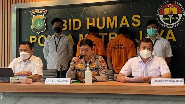 Pencuri memakai topeng 3D sudah diringkus polisi. (Akurat)