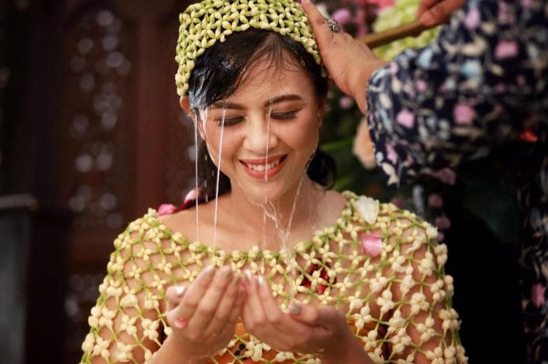 Prosesi dalam Pernikahan adat Jawa. (Weddingku)