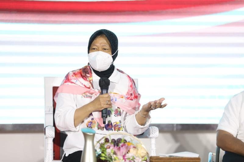 Tri Rismaharini dikritik komunitas tunarungu karena memaksa anak penyandang disabilitas berbicara di acara peringatan Hari Disabilitas Nasional 2021. (Gesuri.id)