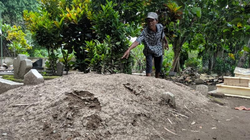 Sang mahasiswi mengalami depresi dan bertambah parah akibat ayahnya meninggal sebelumnya. (suaramojokerto)