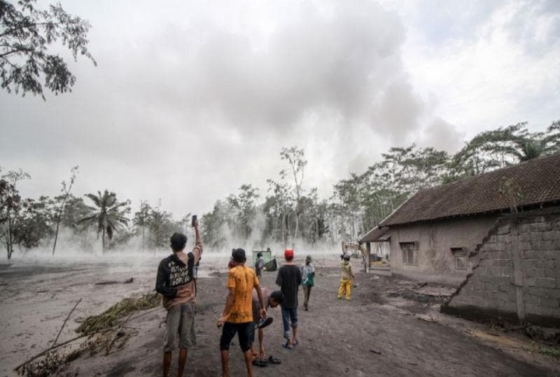 Warga mengaku sudah melihat tanda erupsi sebelumnya. (Genpi/Antara/Umarul Faruq)