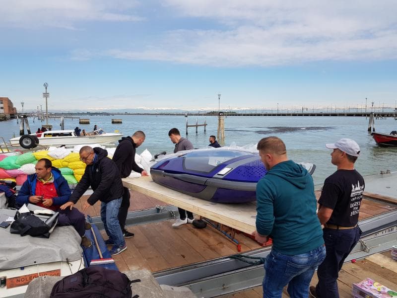 Mesin ini bisa dibawa dan ditempatkan di lokasi mana yang diinginkan orang yang ingin bunuh diri. (exitinternational)