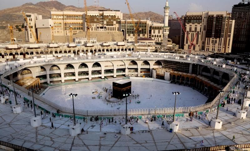 Kondisi Kabbah di Mekah yang kosong setelah larangan ibadah umrah dikeluarkan pemerintah Arab Saudi. (twitter.com/NBCNews)