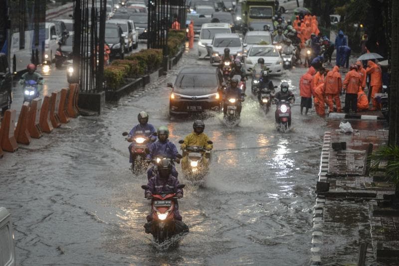 Sepeda Motor Matic Boleh Terobos Banjir Nggak Sih?