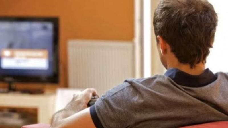 Nonton film atau drama di rumah saja selama liburan Nataru cukup seru. (Medcom)