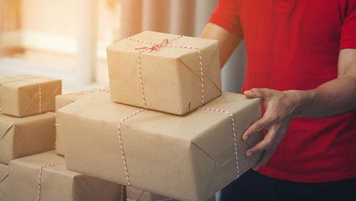 Nggak bisa kumpul dengan keluarga atau teman pada momen Natal? Kirim hampers saja! (via Grid)