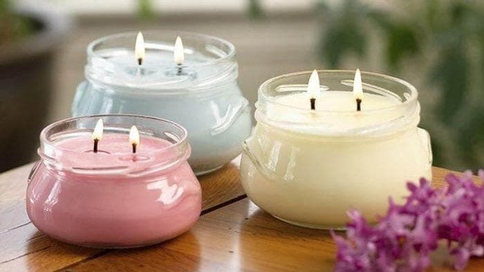 Lilin aromatherapi bisa jadi isi hampers yang menarik. (via vistaeducation)