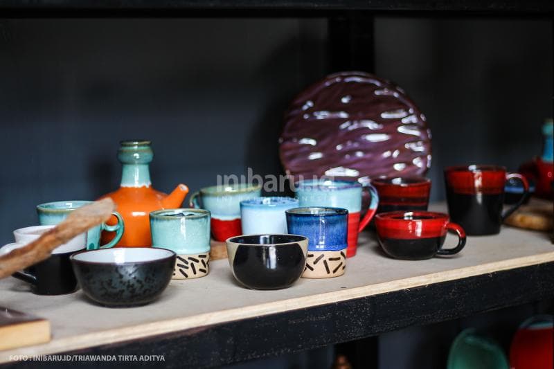 Hasil jadi keramik di Naruna Space.