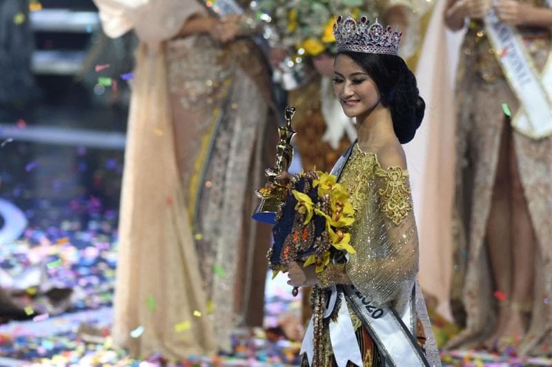 Rr Ayu Maulida saat dinobatkan sebagai pemenang Puteri Indonesia 2020. (ANTARA FOTO/Aditya Pradana Putra)