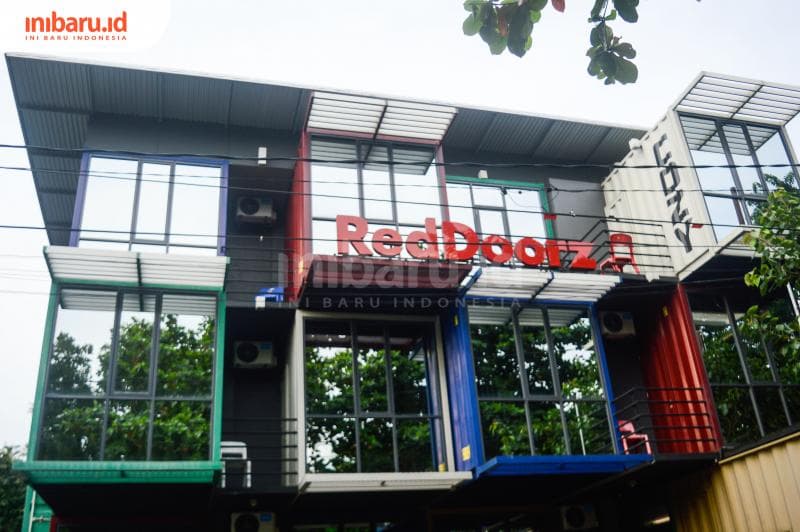 Hotel Kontainer Rejomulyo tampak dari depan. (Inibaru.id/ Kharisma Ghana Tawakal)
