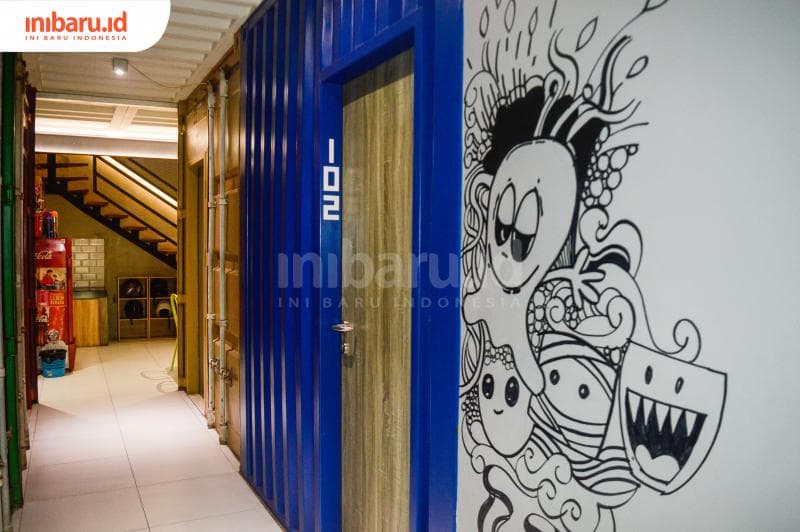 Selasar koridor lantai satu Hotel Kontainer Rejomulyo.&nbsp;(Inibaru.id/Kharisma Ghana Tawakal)