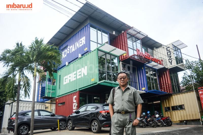 Susanto B. owner Hotel Kontainer Rejomulyo. (Inibaru.id/Kharisma Ghana Tawakal)