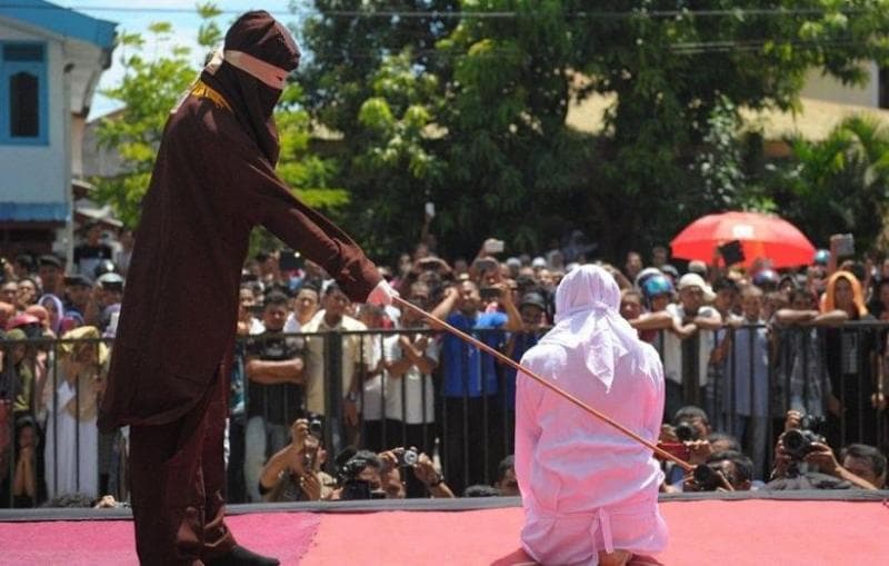 Ilustrasi: Perempuan di aceh dicambuk 100 kali karena mengakui berzina. (Okezone)
