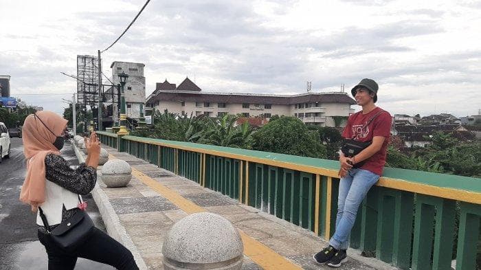 Jembatan Gondolayu di sore sebagai salah satu spot untuk berfoto ria. (Tribun Joga)