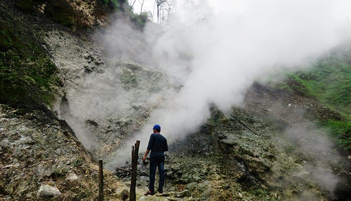 Kawah Gedongsongo konon jadi penanda makam Dasamuka. (menggapaiangkasa)