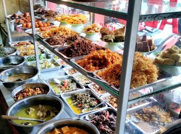 Tegal nggak cuma terkenal akan wartegnya tapi juga nasi bogana. (Travelingyuk via Inibaru.id)