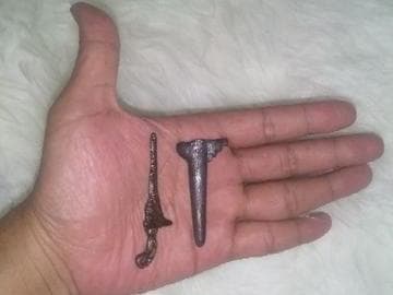 Sebuah cundrik yang dapat dibawa hanya dengan digenggam. (Kaskus)