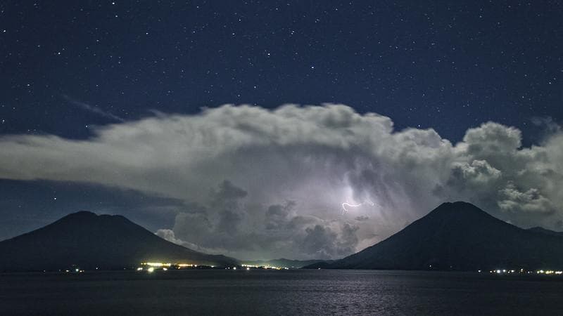 Nggak hanya kekuatan, frekuensi sambaran petir di Indonesia juga tinggi. (Flickr/

Pedro Santiago)