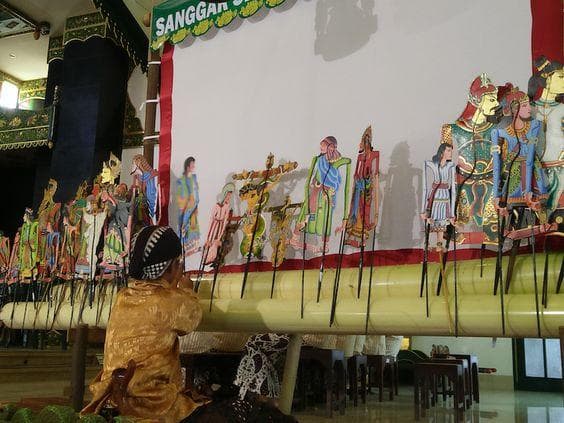 Pertunjukan Wayang Wahyu menyampaikan nilai sosial kehidupan dengan manusia lain. (Livingcoramdeo)