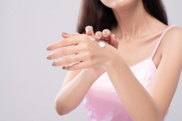 Kulit kering tanda kekurangan minyak, bukan air. (Freepik)