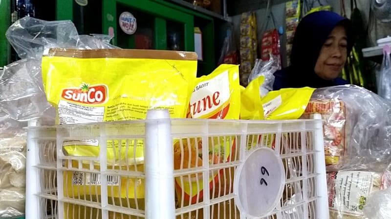 Menurut Ombudsman, minyak goreng langka karena ditimbun. (Medcom.id/Triawati)