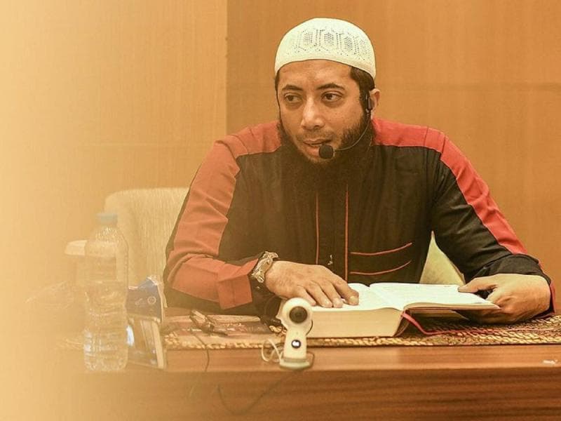Ustaz Khalid Basalamah menyebut wayang haram. (IG/Fairuz Fildzah)