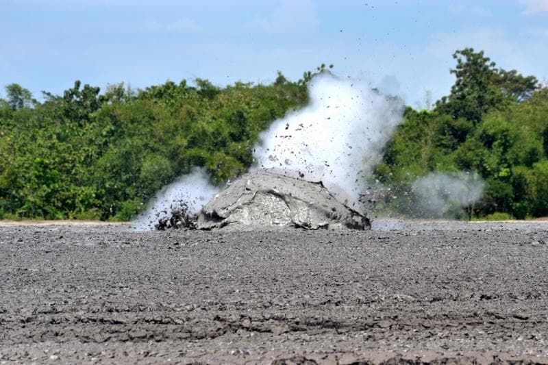 Bledug Kuwu diklaim terhubung dengan Laut Selatan gara-gara ada legenda Jaka Linglung. (Jakarta Post/Stefanus Ajie)