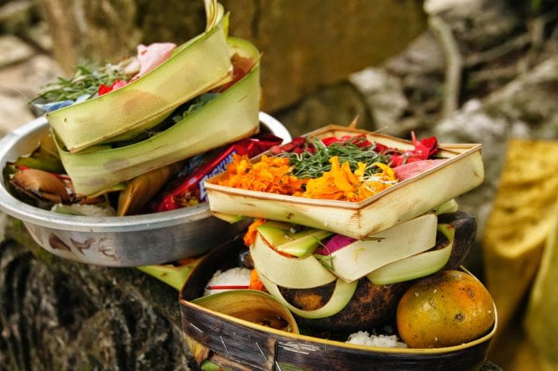 Ilustrasi: Makanan sesajen. (nasirullahsitam.com)