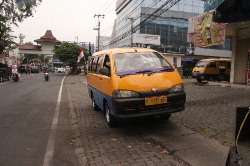 Selain transportasi modern, pandemi juga ikut membuat nasib angkot di Kota Semarang semakin mengenaskan. (infotembalang)