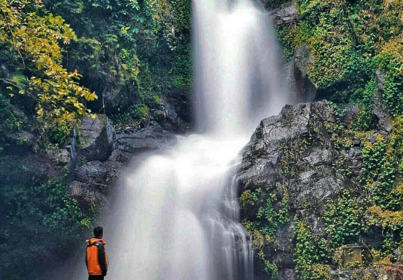 Air Terjun Sekar Langit di Magelang, diyakini jadi lokasi Legenda Jaka Tarub. (travels.id)