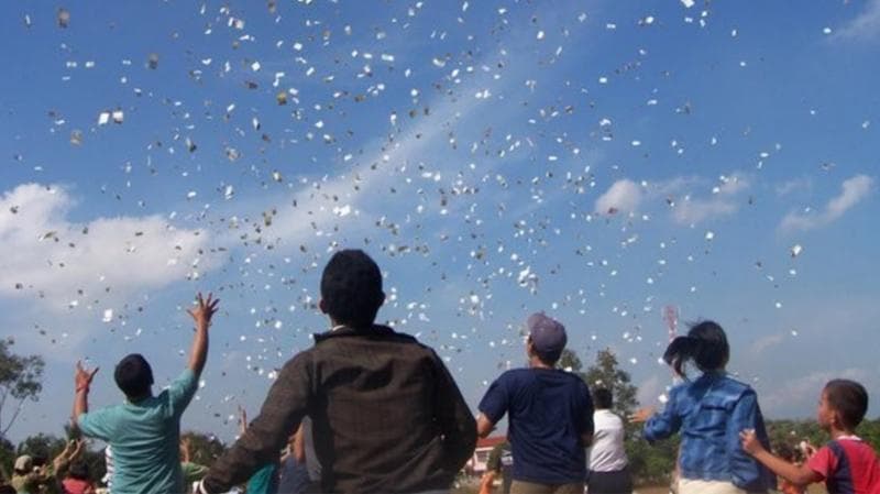 Ilustrasi: Hujan uang di Pekalongan. (vidio.com)