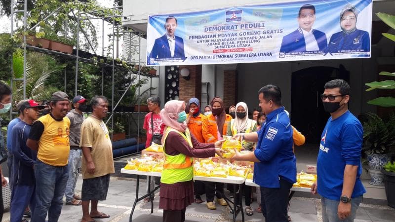 Pihak partai mengaku membeli minyak goreng lebih mahal atau dari produsennya langsung. (waspada.id)