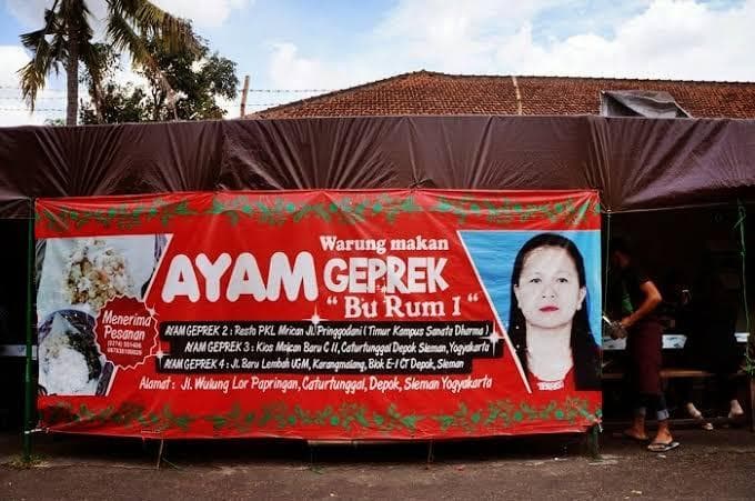 Di Warung Bu Rum, Ayam Geprek Tercipta Karena Permintaan Aneh Mahasiswa