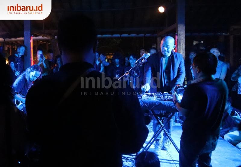 Suasana konser Senyawa dengan tajuk Senyawa Nusantara di Bantul, Rabu (4/3). (Inibaru.id/ Gregorius Manurung)