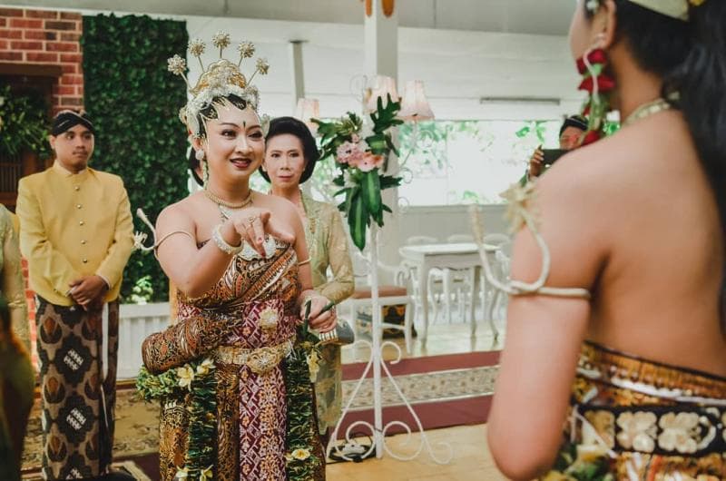 Tradisi Pernikahan Jawa; Tanda Kasih Bernama Sirih 