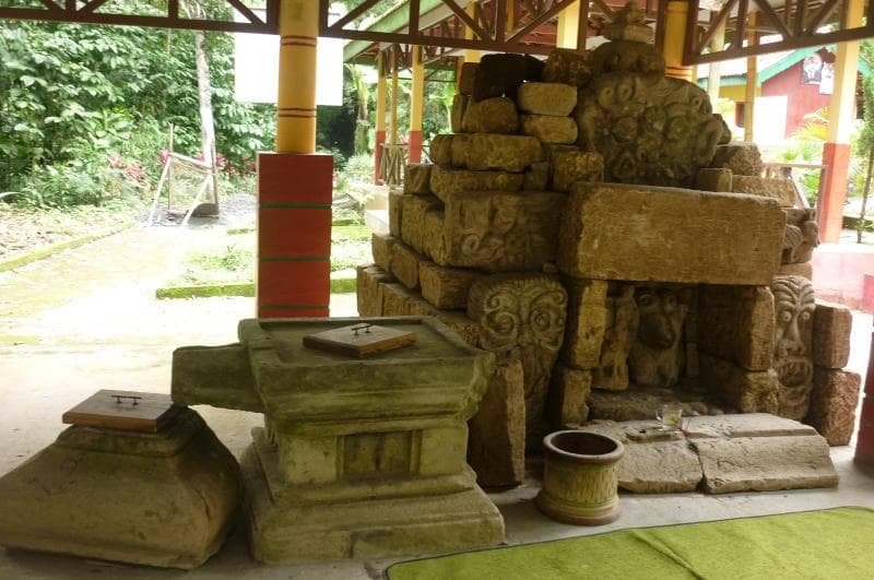 Candi Asu di Bandungan, terbengkalai karena warga takut merawatnya. (sasadaramk.com)