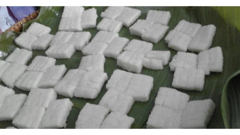 Ketan yang halus setelah dipukul-pukul dengan 'nggeblek' (Menyusurijalan)