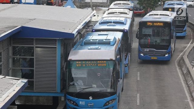 Trans Jakarta transportasi murah meriah. (Liputan6/Immanuel Antonius)<br>