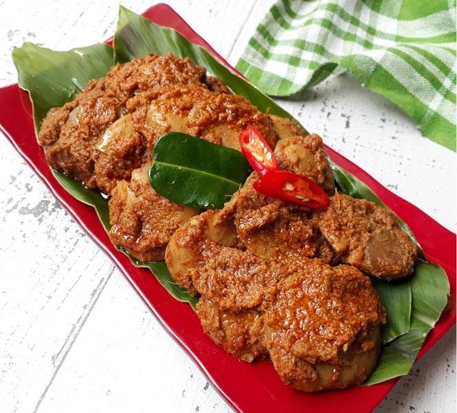 Semur jengkol menjadi salah satu lauk pendamping yang sering ada pada nasi uduk Betawi. (Resepkoki)