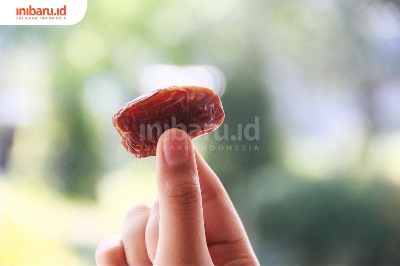 Warna dan tampilan kurma harus kamu perhatikan. (Inibaru.id/Triawanda Tirta Aditya)