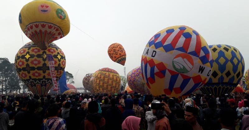 Tradisi balon udara di Wonosobo saat Lebaran. (magelangekspres.com)
