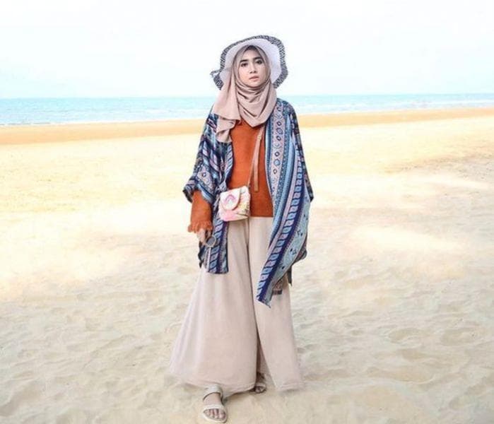 Kulot membuat nyaman dikenakan saat ke pantai. (Pinterest)&nbsp;&nbsp;
