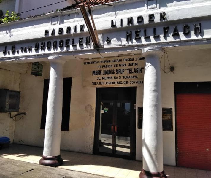 Pabrik Siropen Telasih yang sudah ada sejak 1923 di Surabaya. (GNFI)