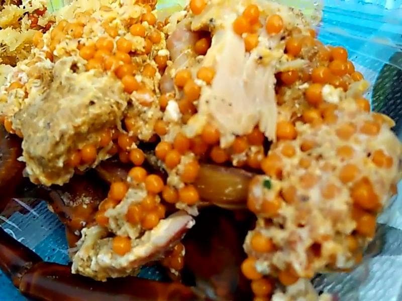 Telur mimi diolah dengan parutan kelapa. (Arafuru.com)