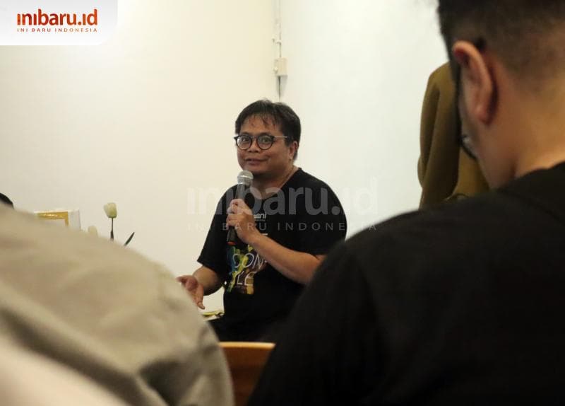 Kritikus film Hikmat Darmawan membagi pengalamannya selama menjadi kritikus film. (Inibaru.id/Gregorius Manurung)