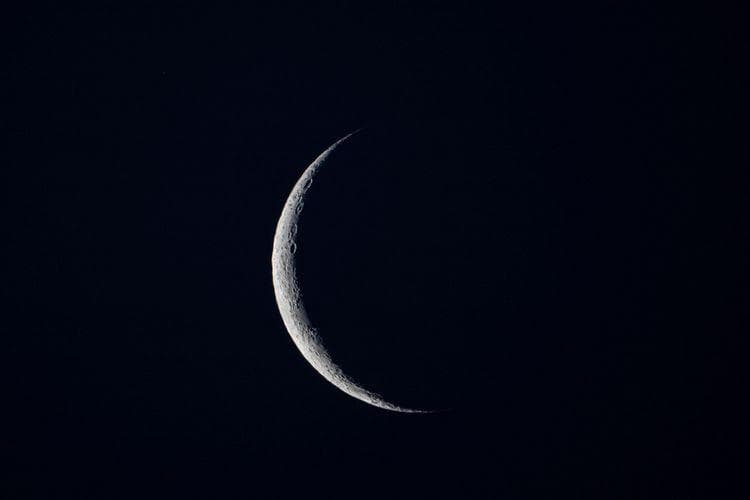 Pemerintah akan menentukan 1 Syawal dalam sidang isbat pada 1 Mei nanti. (Shutterstock/Janush via Kompas)