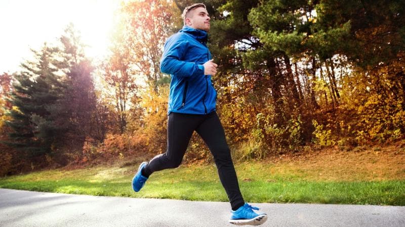 Olahraga merupakan salah satu cara efektif mengurangi stres. (Shutterstock/Halfpoint)