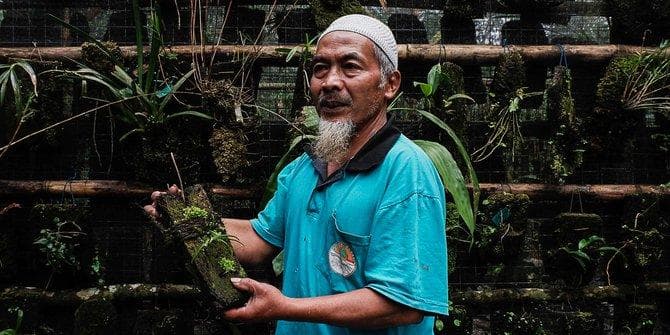 Bapak Musimin, penyelamat anggrek hutan Gunung Merapi. (Merdeka/Ibrahim Hasan)